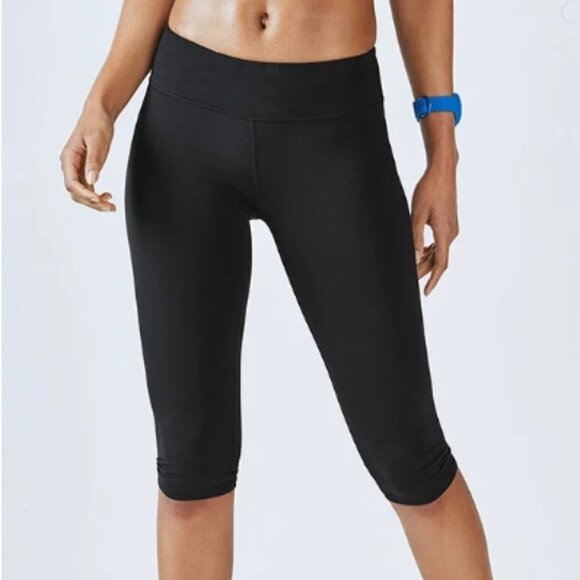 Fabletics Salar Solid PowerHold® Crop Legging in Size XS, Black - Picture 1 of 2